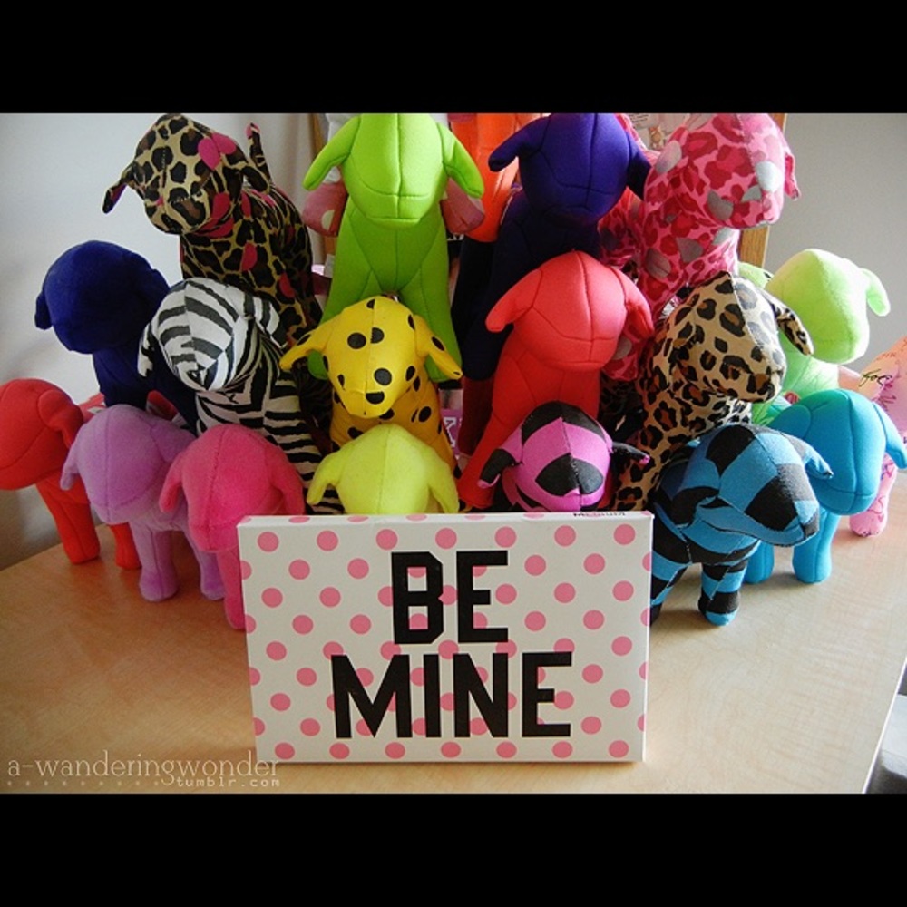 ISO: VS Pink dogs !!